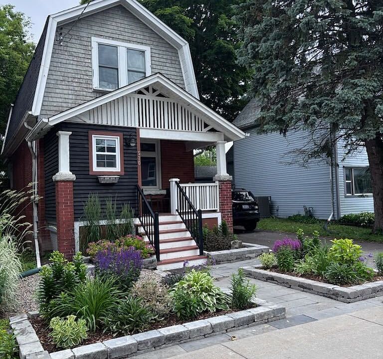 1st image of 570 Frontenac St