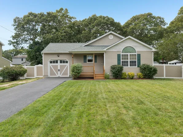 46 Broadway, Shirley, NY 11967