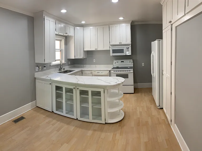 1128 E 3rd Ave — Photo 6