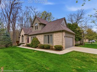 47318 Cider Mill Dr, Novi, MI 48374