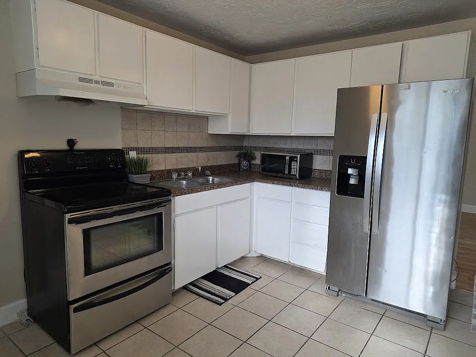 2 bed, 1000 sqft, $1,695 — Photo 1