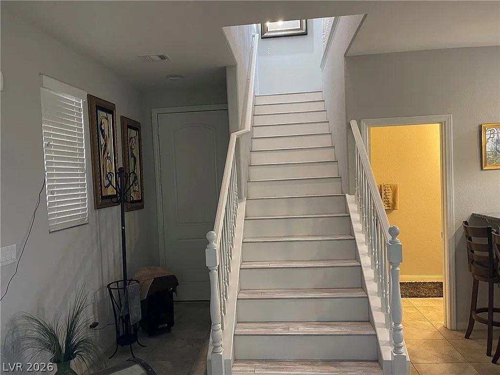 3 bed, 2.5 bath, 1390 sqft, $2,150 — Photo 4