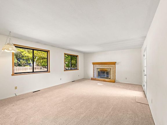 4th image of 408 Boyes Boulevard