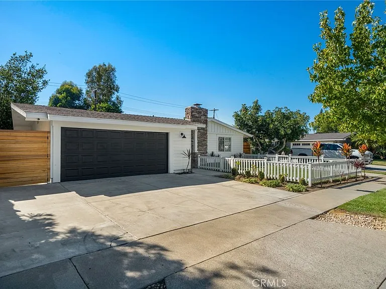 2273 Columbia Dr — Photo 8