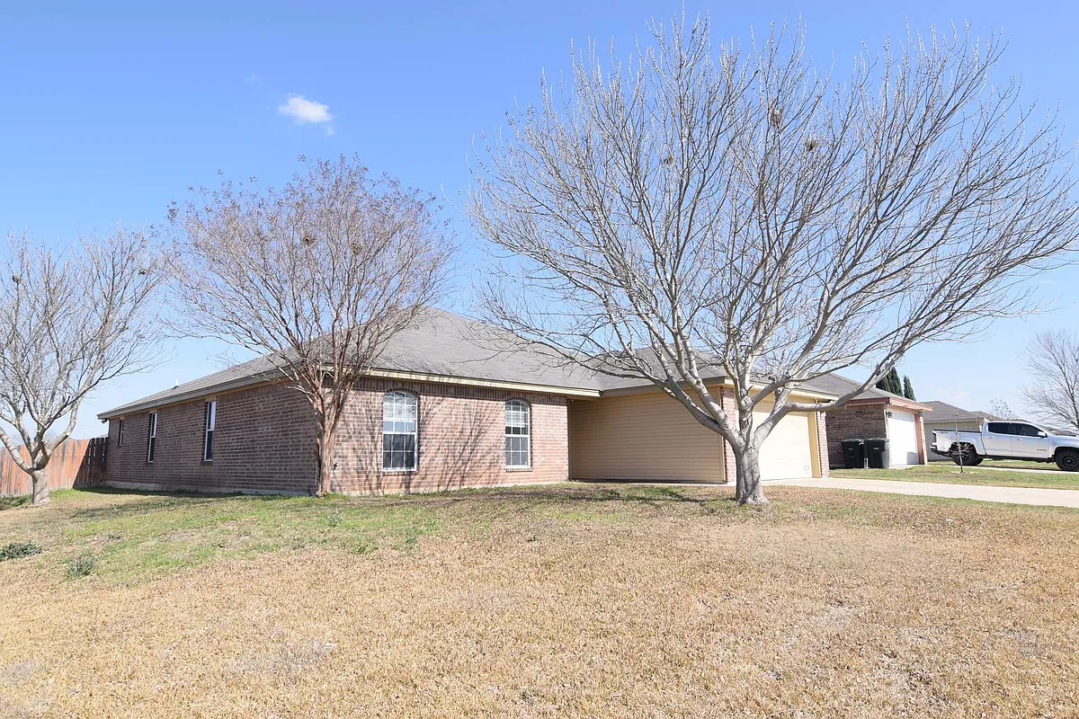 Building Photo - 3401 Lorena Dr
