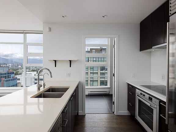 2nd image of 2550 Spruce St #1104