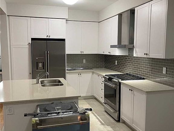 4th image of 64 Yale Dr