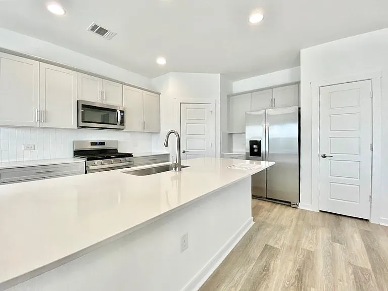 1837 Bonham Ln — Photo 10