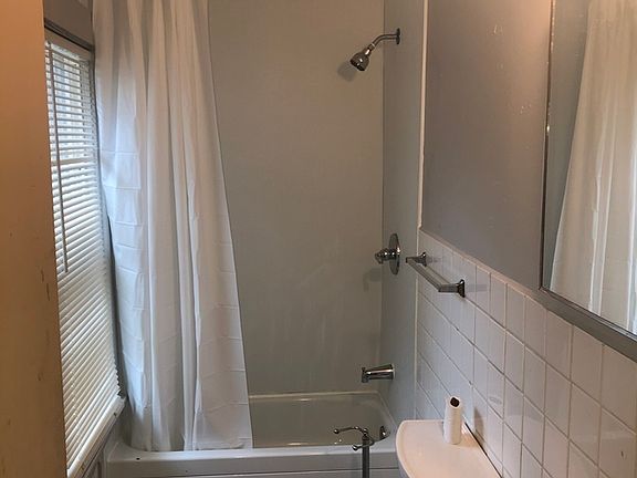 4th image of 2822 Newton Ave N