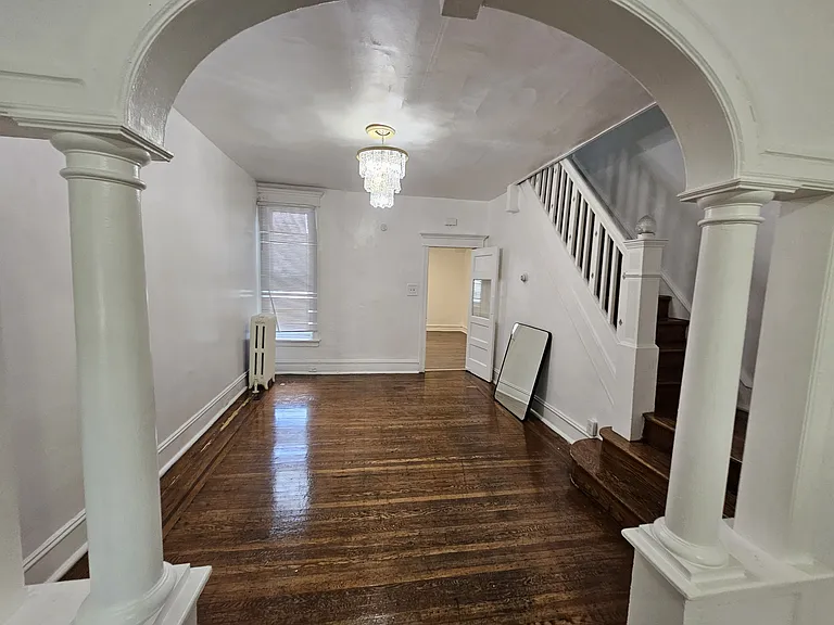 745 E Tioga St — Photo 4