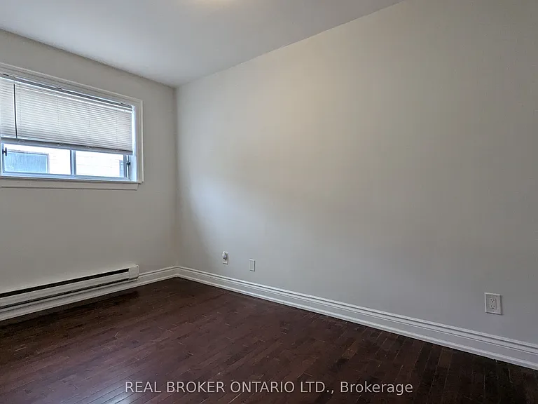 2209 Gerrard St E #2 — Photo 6