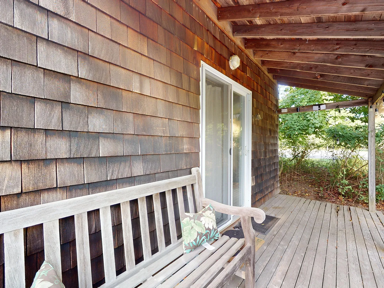 Charming Cottage in Westhampton Beach — Photo 2