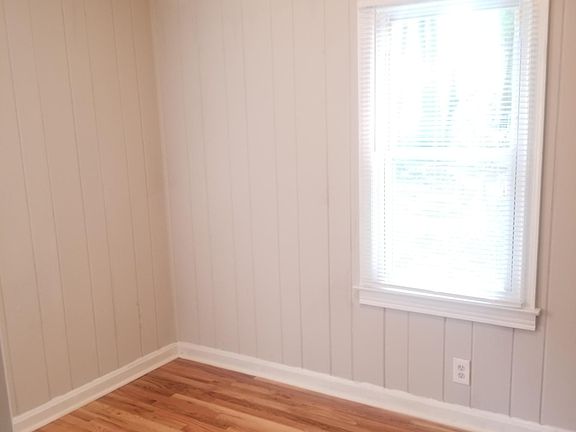 3rd image of 2125 Burroughs Ave SE