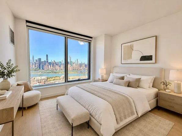 3 Court Sq APT 4901, Long Island City, NY 11101