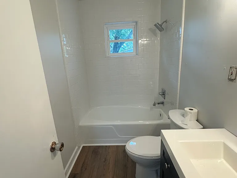 2408 Middlecoff Dr — Photo 5