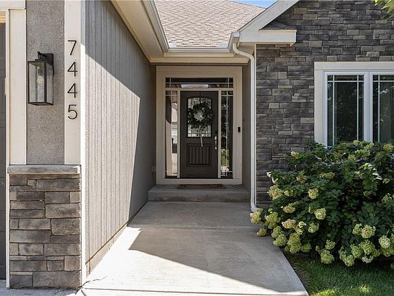 3rd image of 7445 NW Forest Lakes Dr