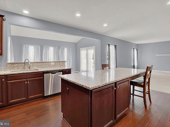 4th image of 1081 Countryside Rd