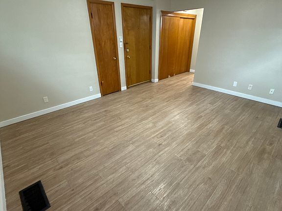 3rd image of 1318 B St APT 2