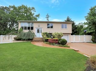 43 Holiday Park Dr, Centereach, NY 11720