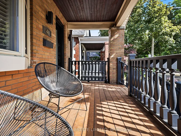 44 Pepler Ave — Photo 2