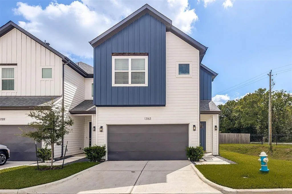 3 bed, 2.5 bath, 1546 sqft, $2,200 — Photo 1