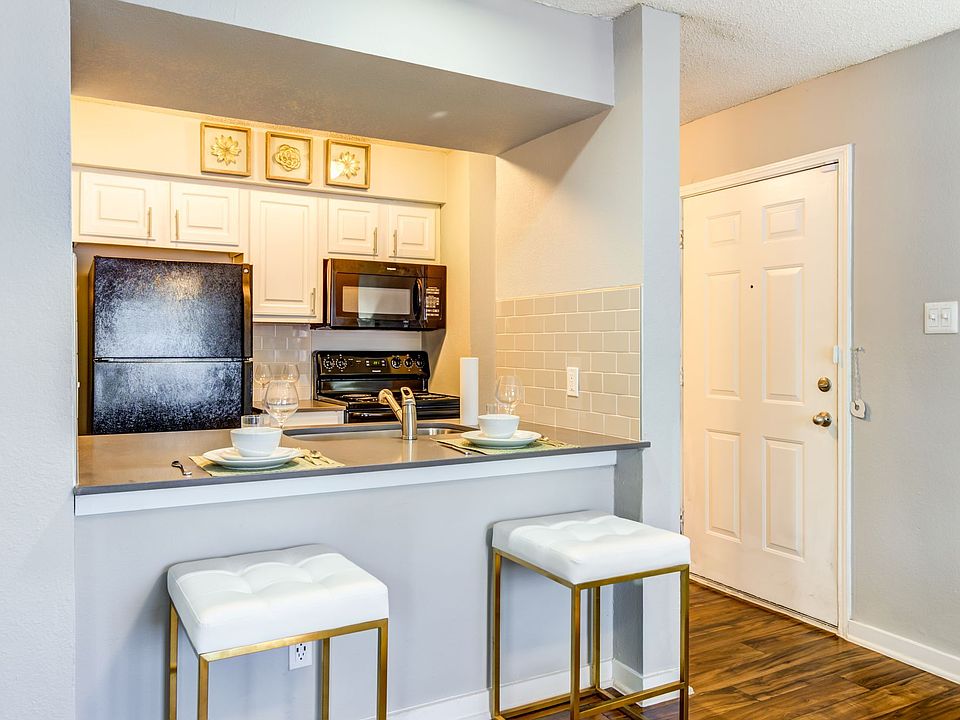 1st image of 1705 NE Green Oaks Blvd #7395031