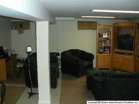 5th image of 1083 Victory Blvd