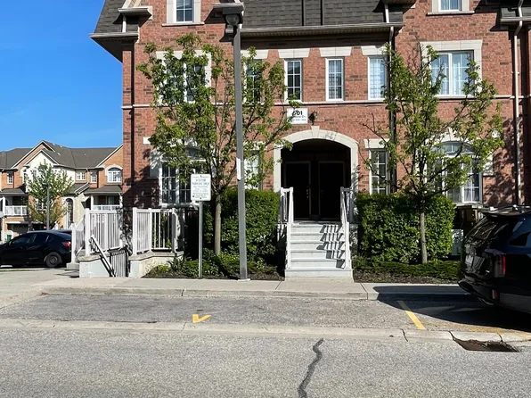 601 Shoreline Dr #122, Mississauga, ON L5B 4K9