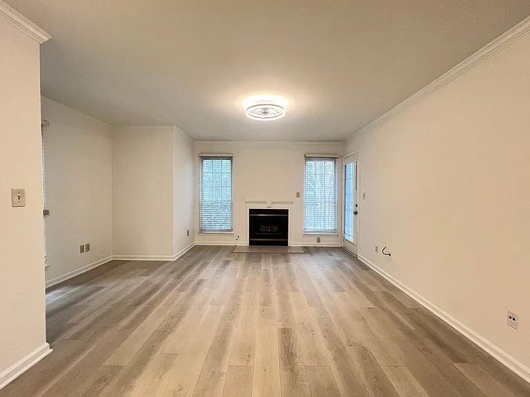 125 Granville Ct — Photo 14