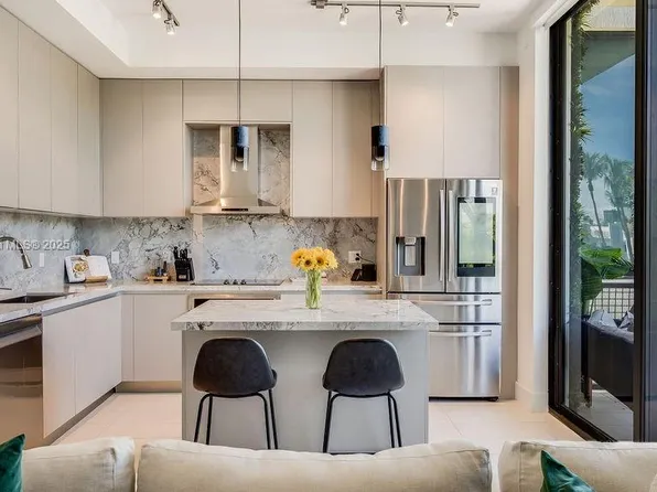 1030 15th St #201, Miami Beach, FL 33139