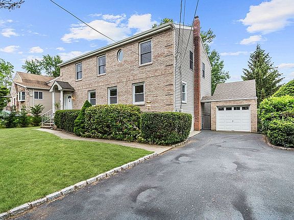 2nd image of 7 Glen Ave