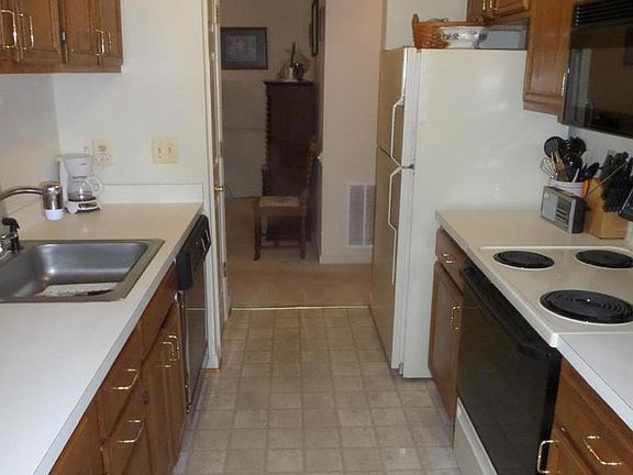 5th image of 202 Burkwood Ct #1K