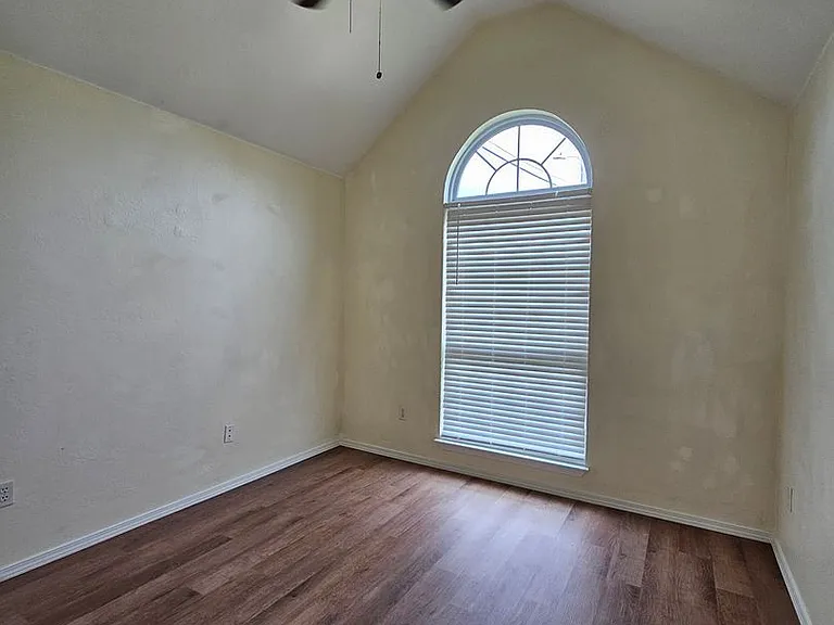 908 N Janeway Ave — Photo 11