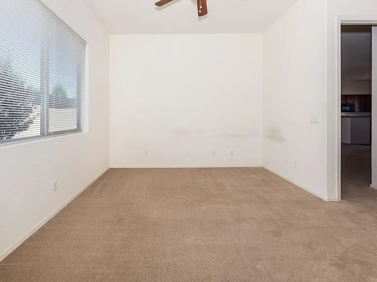 4511 N Dryden St — Photo 11