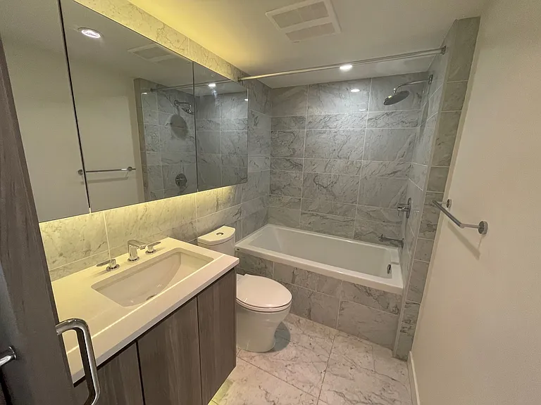 433 SW Marine Dr #1207 — Photo 9