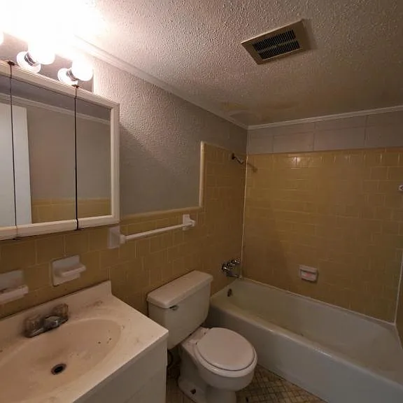 110 Gibson St #4 — Photo 9