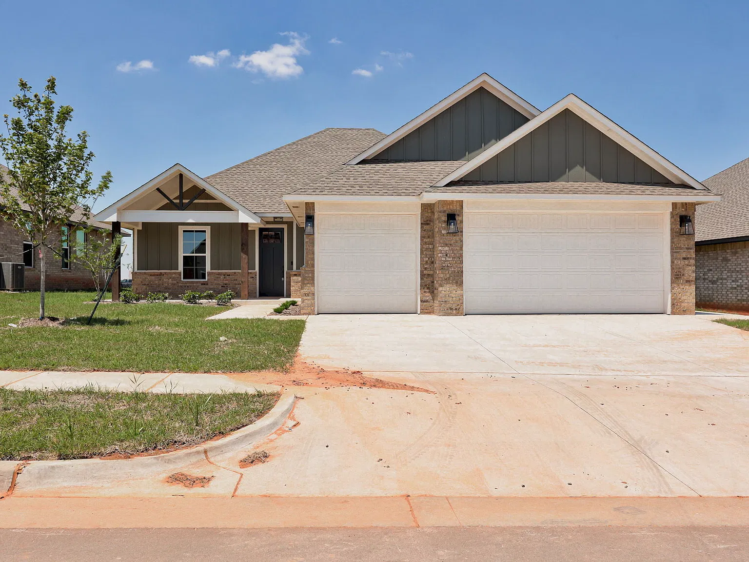 4 bed, 2.5 bath, 1954 sqft, $2,300 — Photo 1