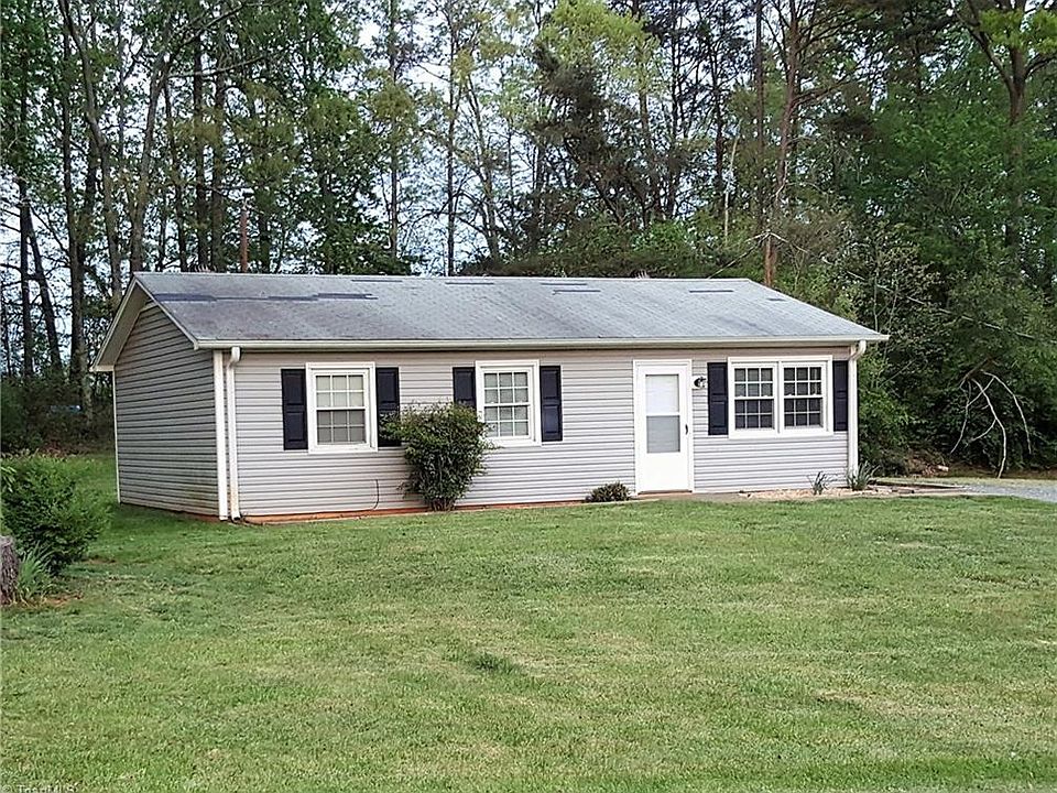 2nd image of 1114 Hickory Ln