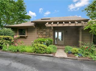 165 Country Ridge Rd, Hendersonville, NC 28739