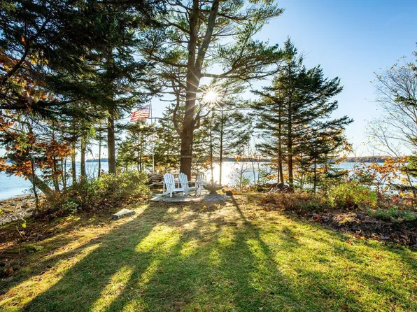 1284 Back Cove Road, Waldoboro, ME 04572