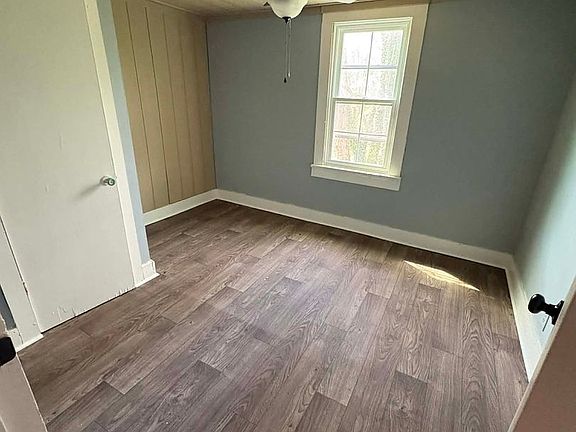 5th image of 205 Leslie Ave #A