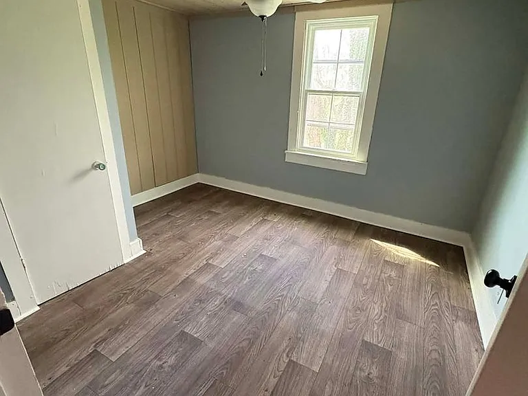 205 Leslie Ave — Photo 5