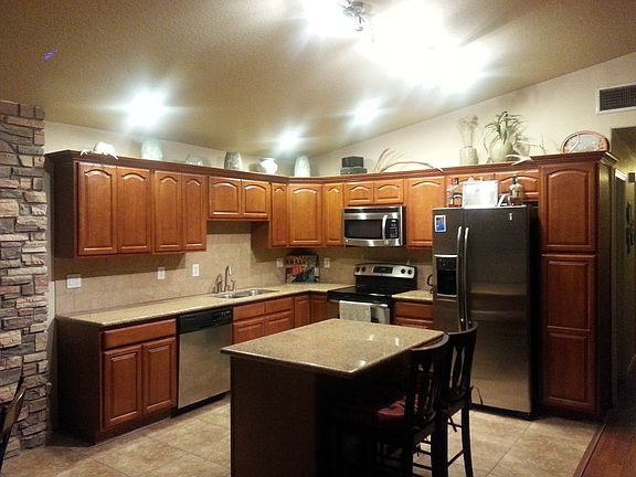 Kitchen w/Island