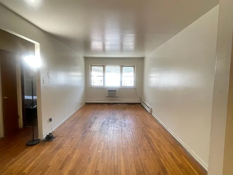 Barker Ave — Photo 1