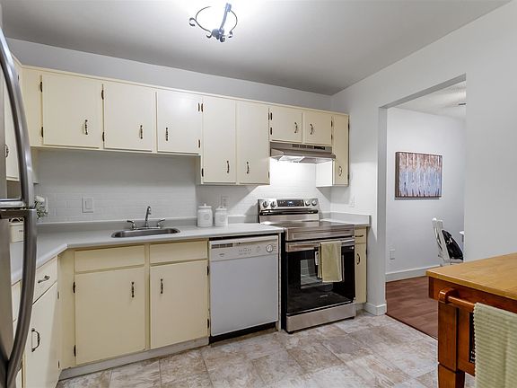 4th image of 1561 Vidal St #108