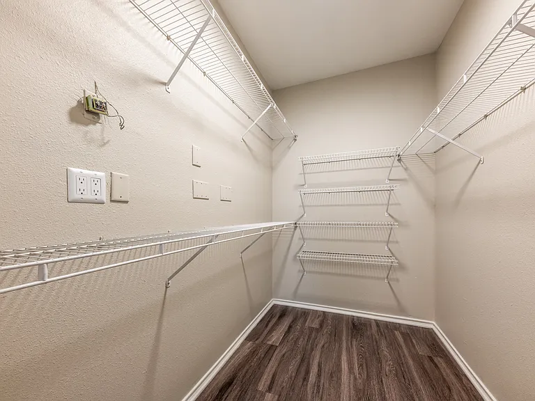 Regency Dell Ranch Apartments — Photo 25