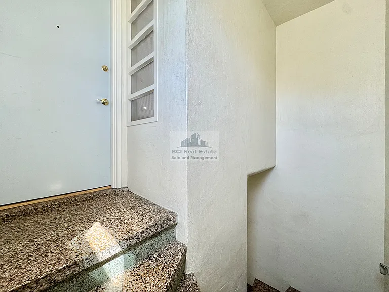 727 N Point St — Photo 16