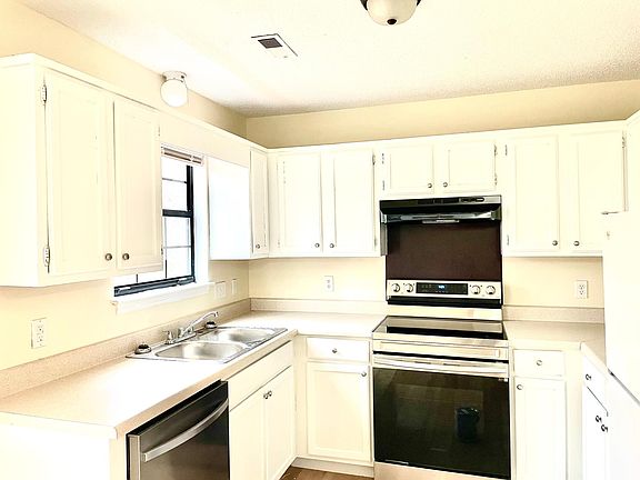 4th image of 901 Balvenie Ct
