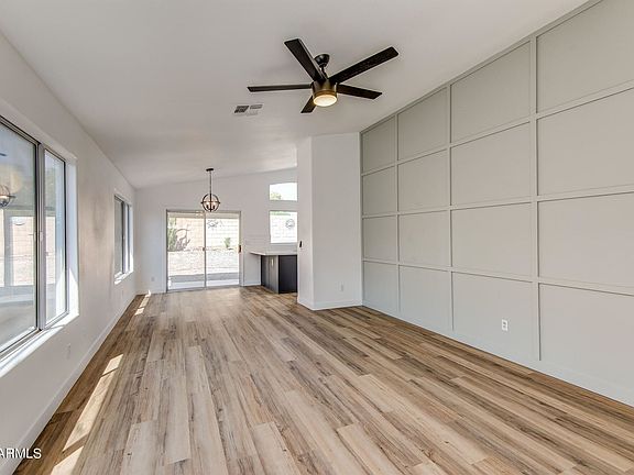 3rd image of 4052 E Meadow Dr
