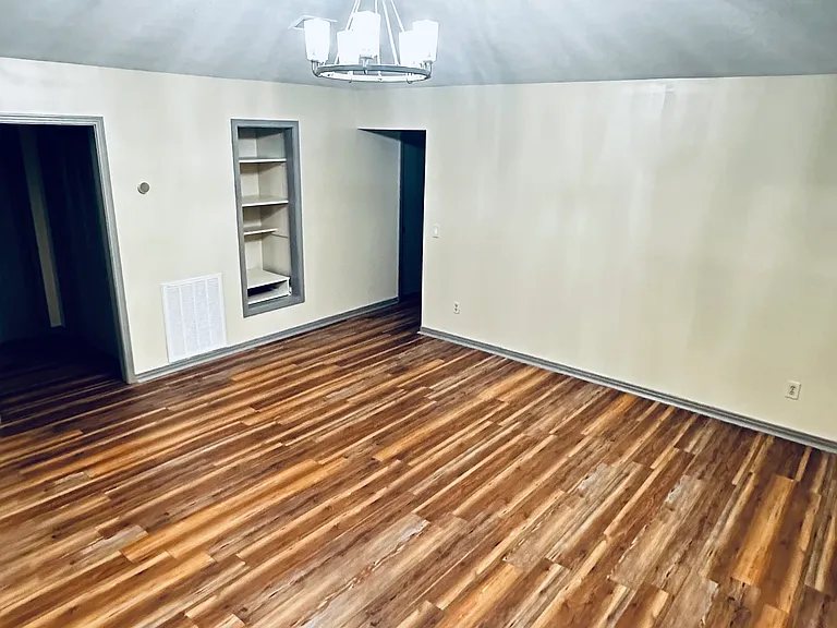 487 E Plum St — Photo 8
